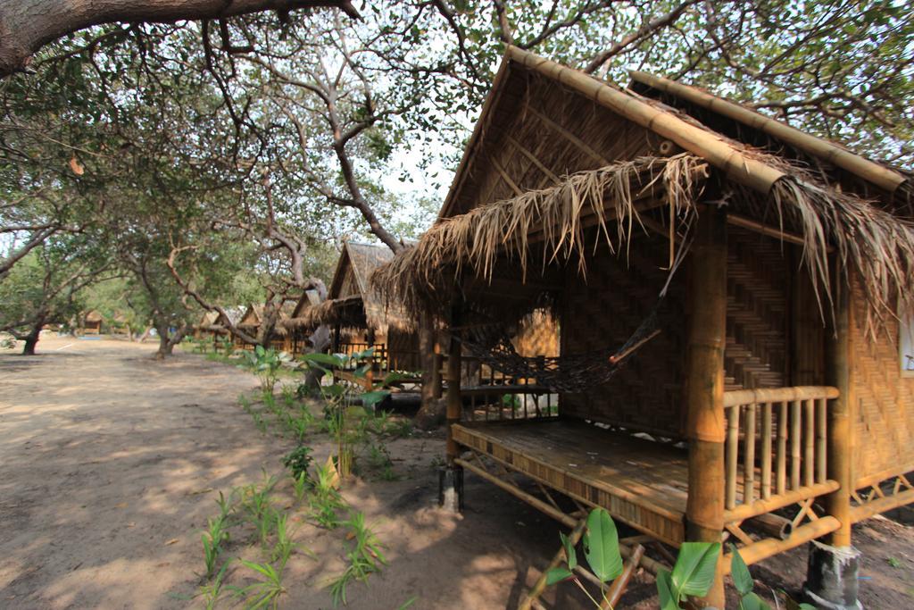 Chalee Tropicana Bungalow Koh Phayam Habitación foto